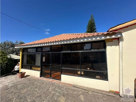 Se Vende Amplia Residencia Frente a la CA-5 Sur