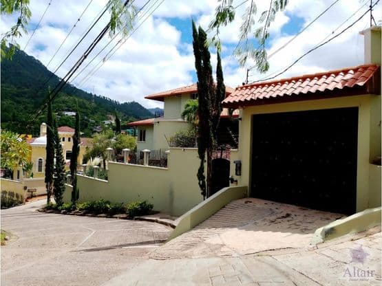 Se Vende Hermosa y Amplia Casa en Residencial Siboney El Chimbo